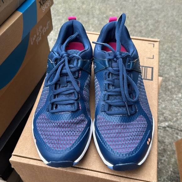 Ryka Women’s Graphite Training Shoe in Navy/Pink - Picture 7 of 13